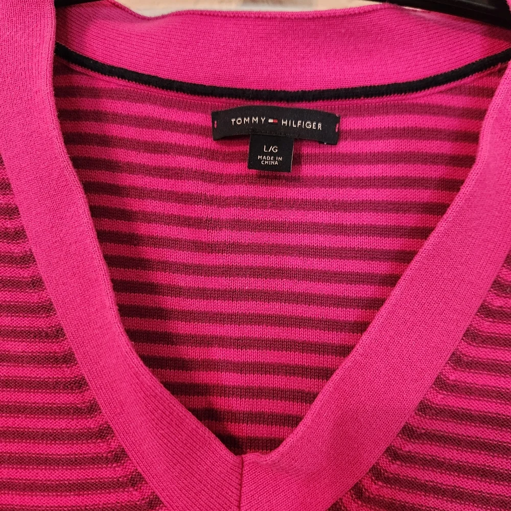Tommy Hilfiger Pink and Purple Striped V-Neck Sweater, Size L‎